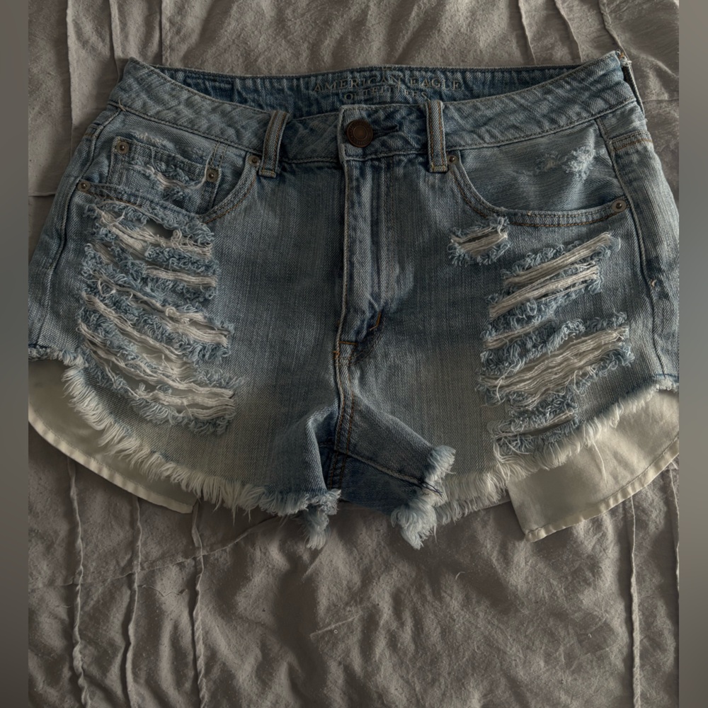 American eagle Jean shorts, size 8.In good condition